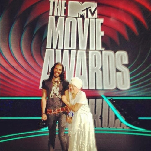 Russel and Tej just chillin' (at the MTV Music Awards)